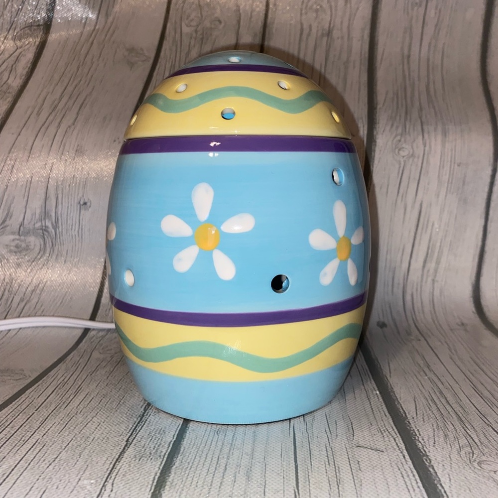 Scentsy Easter Warmer; New in box